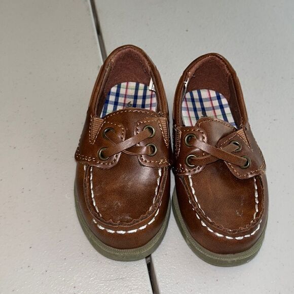 Boys size 6 carters loafer boat shoes - Picture 1 of 3